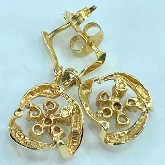 14k yellow gold G/VS2 round brilliant diamond disc dangle